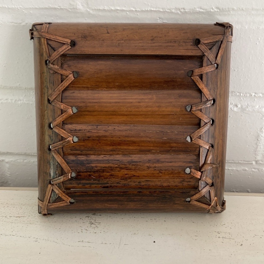 Small Traditional Classic Rustic Brown Wooden Bamboo Catch-All Tray Dish - Picture 4 of 4